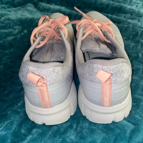 Brooks women’s size 11 running shoe - Picture 7 of 8